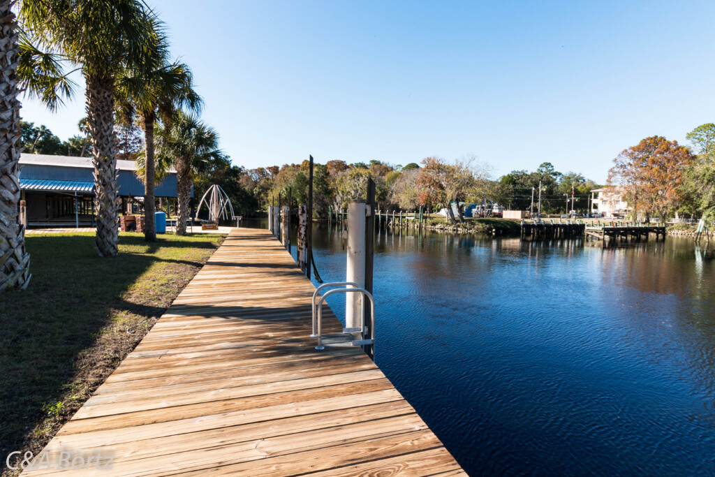 picture of dock on Withlacoochee River in Inglis Florida